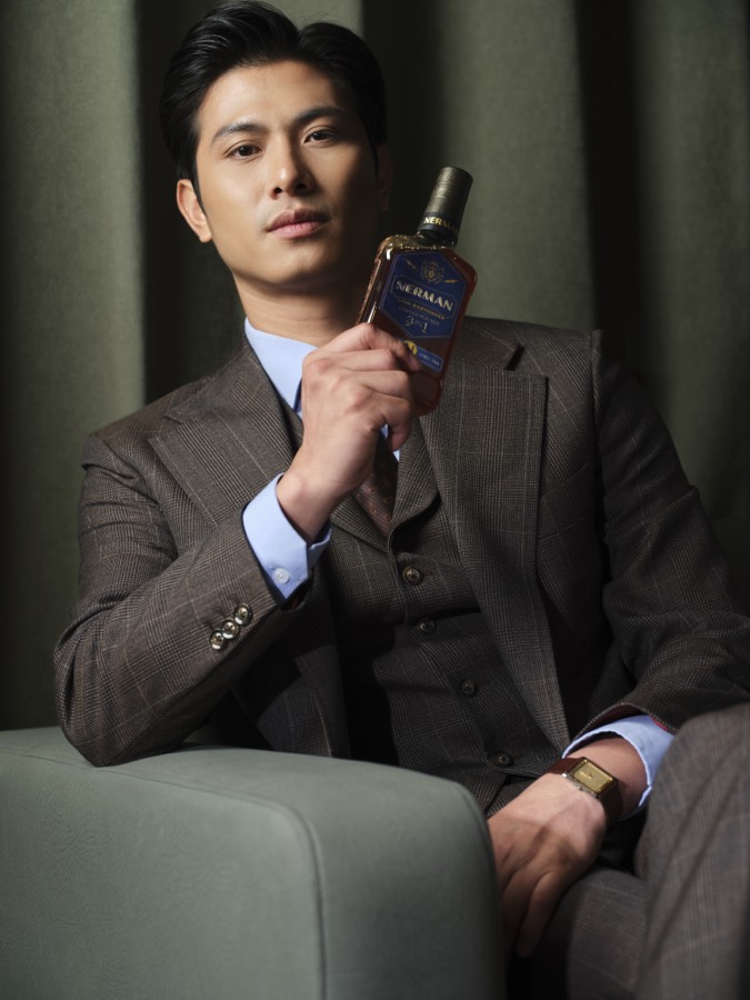 Nerman Lion Bartender Chill Time – cầm chai tự tin